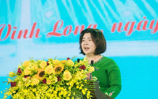 Bà Cao Xuân Thu Vân - Phó Chủ tịch Ban Chấp hành Trung ương Hội Nông dân Việt Nam phát biểu chào mừng Festival.