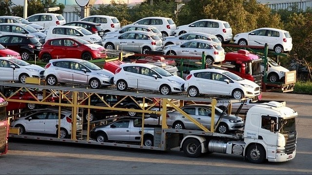 Tháng 8, lượng ô tô nhập khẩu tiếp tục giảm mạnh - Ảnh 1.