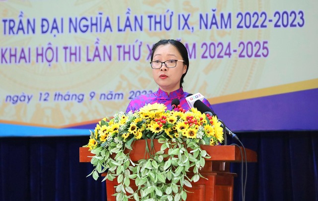 Bà Nguyễn Thị Quyên Thanh - Phó Chủ tịch UBND tỉnh Vĩnh Long phát biểu tổng kết Hội thi Sáng tạo kỹ thuật Trần Đại Nghĩa lần thứ IX năm 2022-2023 và phát động triển khai hội thi lần thứ X năm 2024-2025.