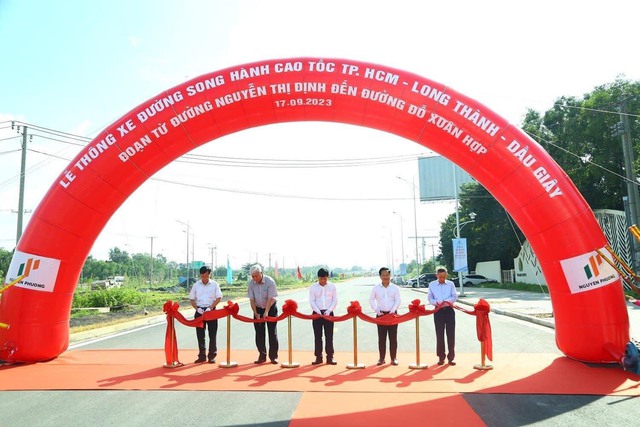 Đường song hành cao tốc TP. Hồ Chí Minh - Long Thành - Dầu Giây chính thức thông xe - Ảnh 1.