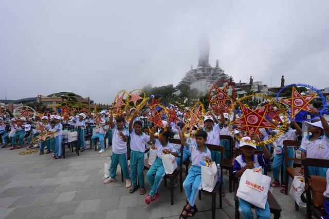135 em nhỏ Khmer hân hoan đến với núi Bà Đen