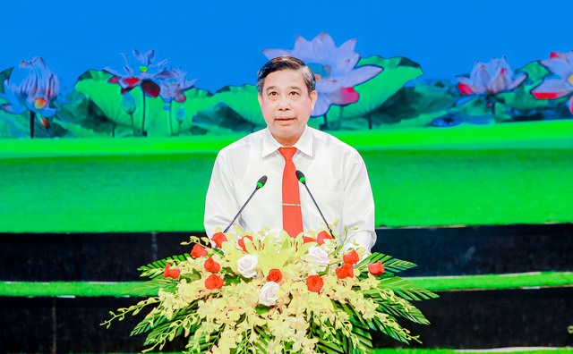 Ông Đồng Văn Thanh, Chủ tịch UBND tỉnh Hậu Giang phát biểu lễ phát động xây dựng 1.400 căn nhà &quot;Đại đoàn kết&quot;.