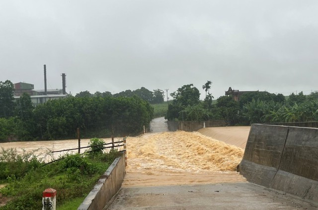 Bí thư Tỉnh uỷ Đỗ Trọng Hưng kiểm tra công tác ứng phó với mưa lớn tại huyện Như Thanh và Nông Cống - Ảnh 5.