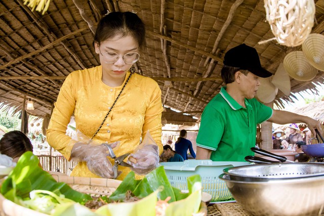 Khu ẩm thực với chủ đề Hương Vị Thanh với nhiều món ăn đặc trưng của Hậu Giang.