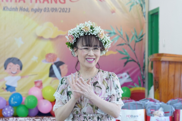 Chủ tịch Vietjet doanh nhân Nguyễn Thị Phương Thảo thăm làng SOS dịp Quốc Khánh 2/9 - Ảnh 1.