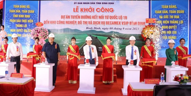 Khởi công tuyến đường gần 1.200 tỷ đồng kết nối QL19 với KCN Becamex VSIP Bình Định - Ảnh 1.