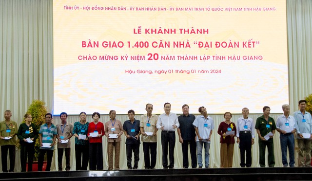 Chủ tịch nước Võ Văn Thưởng dự lễ khánh thành, bàn giao 1.400 căn nhà Đại đoàn kết tỉnh Hậu Giang- Ảnh 8.