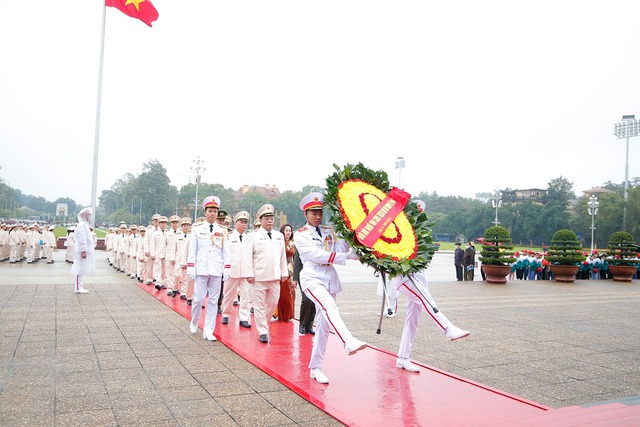 Công an thành phố Hà Nội báo công dâng Bác- Ảnh 1.