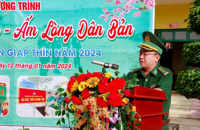Đại tá Nguyễn Trìu Mến - Bí thư Đảng ủy, Chính ủy BĐBP tỉnh phát biểu chỉ đạo tại chương trình.