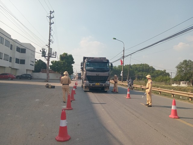 Thái Nguyên: Cảnh sát giao thông ra quân đảm bảo trật tự ATGT dịp Tết Nguyên đán- Ảnh 2.
