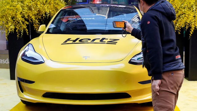 Hertz muốn thanh lý 20.000 ô tô điện để mua ô tô xăng thay thế- Ảnh 1.