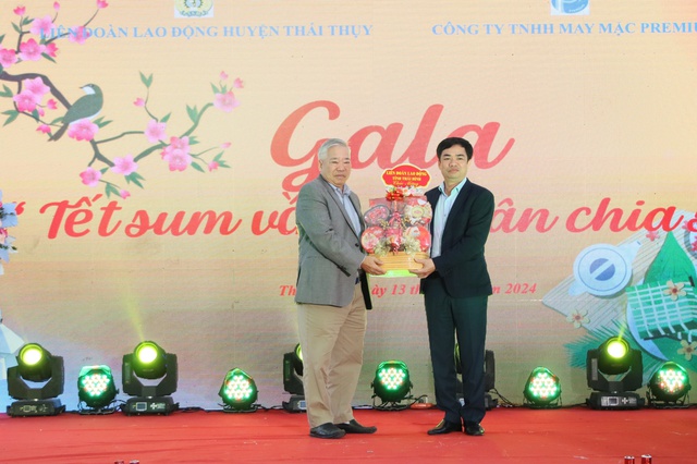 Thái Bình: Công đoàn huyện Thái Thụy trao hơn 1.000 suất quà tết cho đoàn viên, người lao động- Ảnh 2.