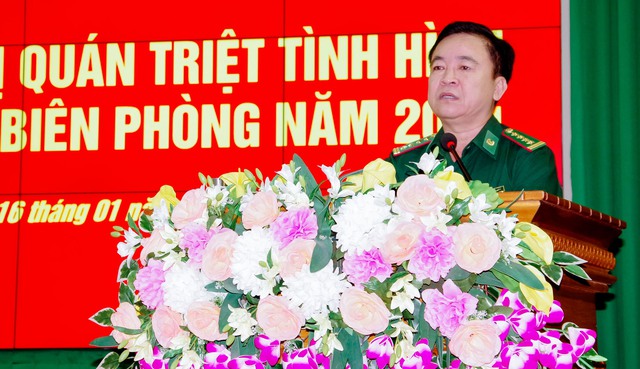 Đại tá Nguyễn Trìu Mến - Bí thư Đảng ủy, Chính ủy BĐBP tỉnh Sóc Trăng quán triệt các nội dung tại hội nghị.