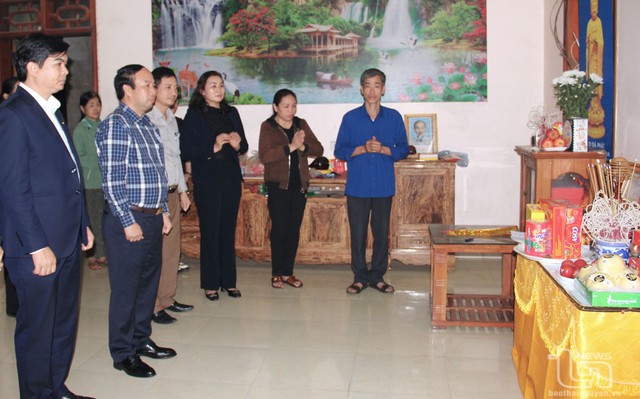 Thái Nguyên: Lãnh đạo huyện Đồng Hỷ thăm, động viên gia đình có người hiến tạng- Ảnh 1.
