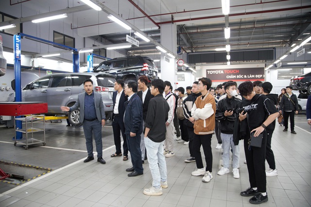 Trường Đại học UTM thăm và làm việc tại Công ty Toyota Hưng Yên- Ảnh 4.
