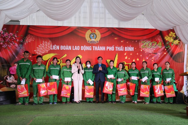 Liên đoàn Lao động TP Thái Bình trao 638 suất quà Tết cho đoàn viên, người lao động- Ảnh 1.