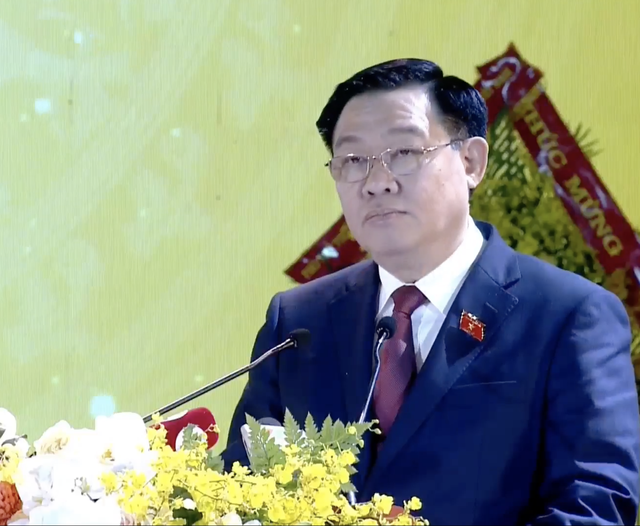 Bắc Giang: Chủ tịch Quốc hội dự lễ công bố thành lập thị xã Việt Yên- Ảnh 3.