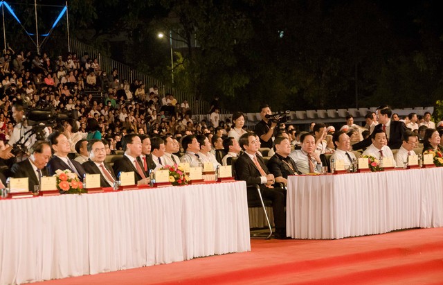 Chủ tịch nước Võ Văn Thưởng cùng các đại biểu tham dự lễ kỷ niệm.