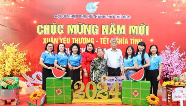 TP. Hồ Chí Minh: Trao quà Tết cho phụ nữ hoàn cảnh khó khăn ở TP. Thủ Đức- Ảnh 1.