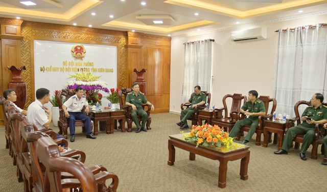Bộ Tư lệnh Vùng Cảnh sát biển 4 thăm, chúc Tết cán bộ, chiến sĩ BĐBP tỉnh Kiên Giang- Ảnh 1.