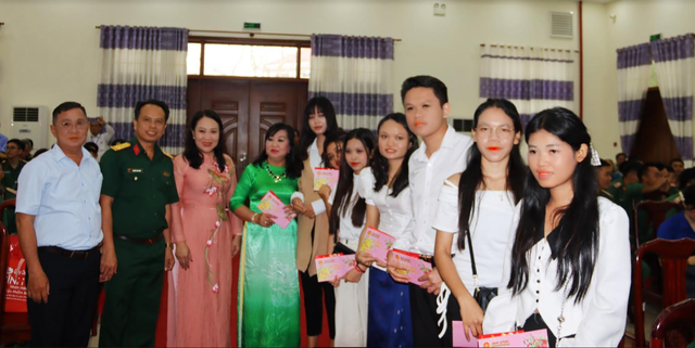 Giao lưu văn hóa, thắt chặt tình hữu nghị giữa tuổi trẻ Việt Nam - Lào - Campuchia- Ảnh 3.