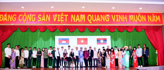 Giao lưu văn hóa, thắt chặt tình hữu nghị giữa tuổi trẻ Việt Nam - Lào - Campuchia- Ảnh 4.