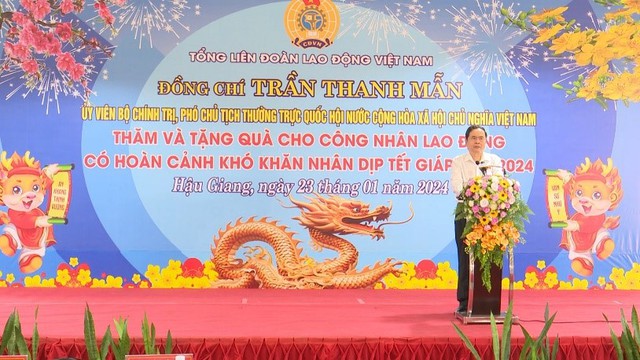 Ông Trần Thanh Mẫn, Ủy viên Bộ Chính trị, Phó Chủ tịch Thường trực Quốc hội phát biểu tại buổi trao quà