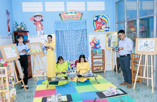 Đổi mới công tác quản lý giáo dục theo hướng giao quyền tự chủ, tự chịu trách nhiệm. Đổi mới công tác quản lý giáo dục theo hướng giao quyền tự chủ, tự chịu trách nhiệm.
