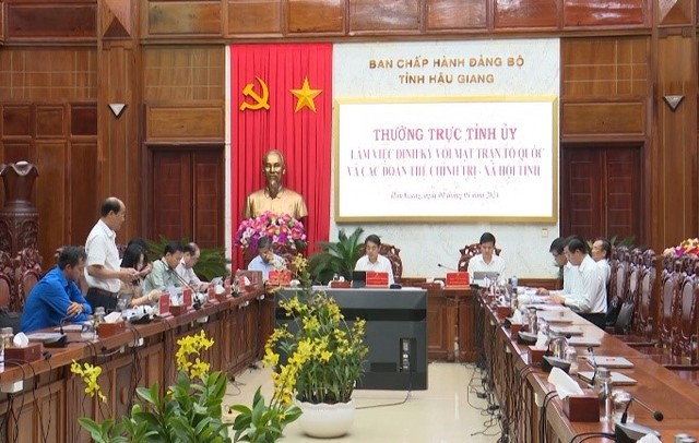Ông Võ Văn Út (đứng) - Chủ tịch Hội Cựu chiến binh tỉnh Hậu Giang đề xuất các nhiệm vụ đột phá của Hội trong năm 2024.