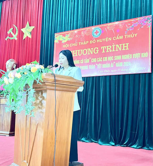 Thanh Hóa: Trao tặng học bổng "Cô Tấm" cho học sinh nghèo vượt khó tại huyện Cẩm Thủy- Ảnh 2.