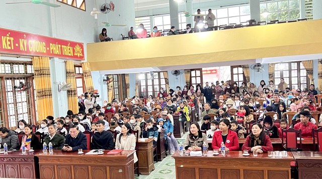 Thanh Hóa: Trao tặng học bổng "Cô Tấm" cho học sinh nghèo vượt khó tại huyện Cẩm Thủy- Ảnh 1.