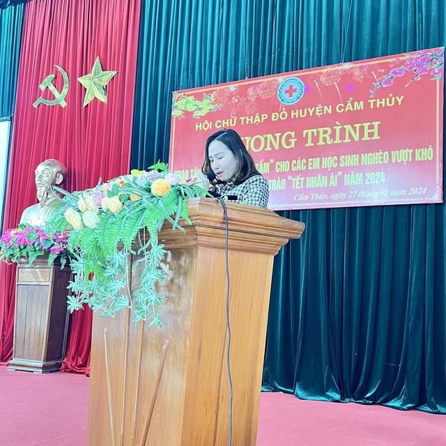 Thanh Hóa: Trao tặng học bổng "Cô Tấm" cho học sinh nghèo vượt khó tại huyện Cẩm Thủy- Ảnh 3.