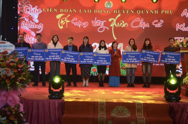 Thái Bình: Công đoàn huyện Quỳnh Phụ trao 872 suất quà Tết cho đoàn viên, người lao động- Ảnh 2.