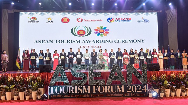 Hoàng thành Thăng Long, Làng cổ Đường Lâm đoạt giải Du lịch ASEAN 2024- Ảnh 1.