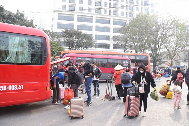 Hà Nội: Dự báo lượng khách qua các bến xe tăng 350% dịp Tết Nguyên đán- Ảnh 1.