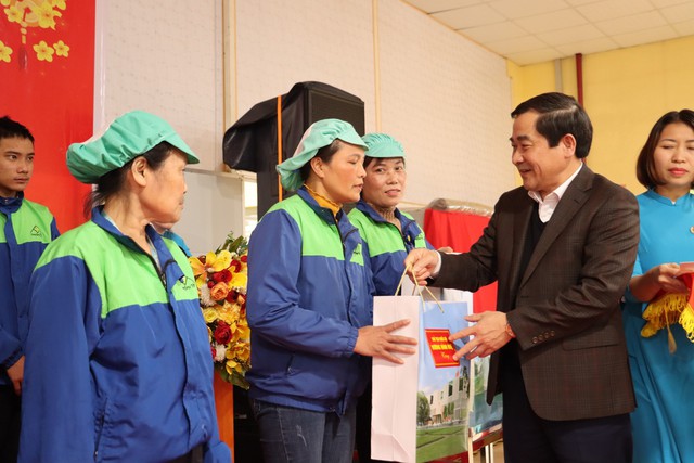 Thái Bình: Chủ tịch HĐND tỉnh Thái Bình tham gia chương trình “Tết sum vầy - Xuân chia sẻ”- Ảnh 1.