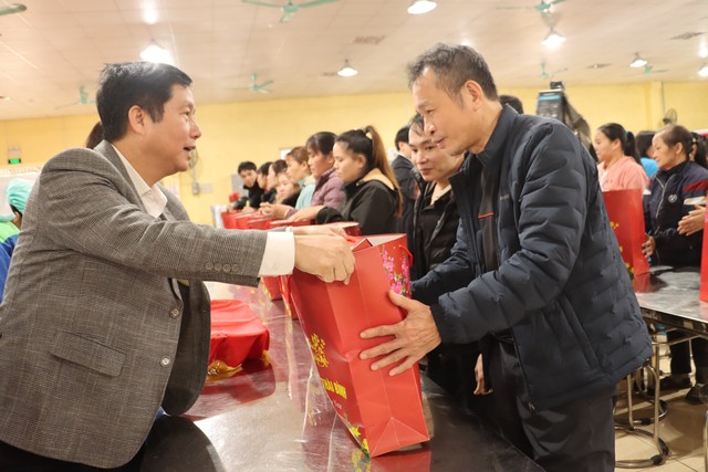 Thái Bình: Chủ tịch HĐND tỉnh Thái Bình tham gia chương trình “Tết sum vầy - Xuân chia sẻ”- Ảnh 2.