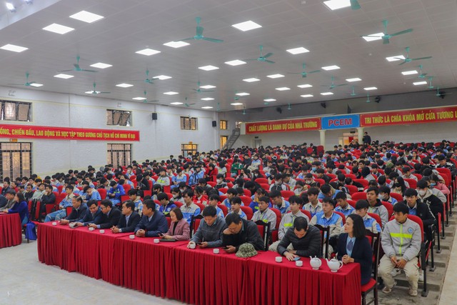 Phú Thọ: Trường Cao đẳng Cơ điện tổ chức "Xuân yêu thương, Tết sum vầy" năm 2024- Ảnh 1.