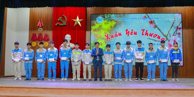 Phú Thọ: Trường Cao đẳng Cơ điện tổ chức "Xuân yêu thương, Tết sum vầy" năm 2024- Ảnh 5.