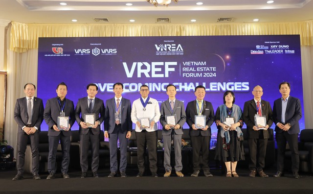 VARS: Thị trường bất động sản Việt Nam 2024 vượt qua thách thức- Ảnh 2.