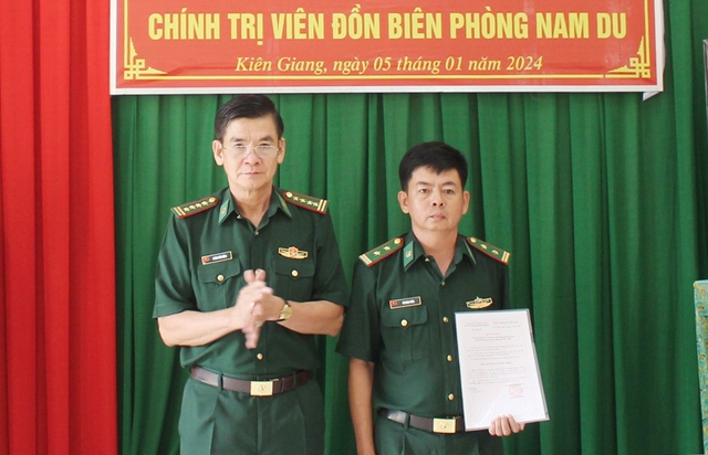 Kiên Giang: Bàn giao chức vụ Bí thư chi bộ, Chính trị viên Đồn Biên phòng Nam Du- Ảnh 3.