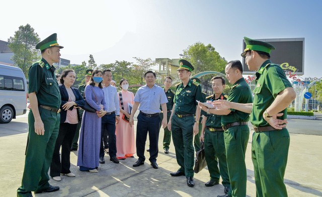 Đoàn công tác Cục Chính trị BĐBP, Bộ Chỉ huy BĐBP tỉnh Kiên Giang, lãnh đạo TP Hà Tiên đi khảo sát thực tế tại TP Hà Tiên.