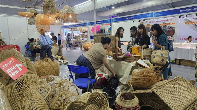 Hanoi Gift Show 2024: Thúc đẩy xuất khẩu và phát triển bền vững ngành thủ công mỹ nghệ Việt Nam- Ảnh 3.