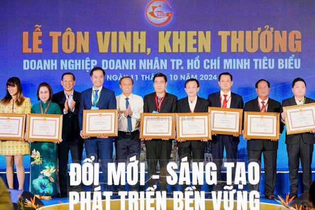 TP. Hồ Chí Minh: Tôn vinh, khen thưởng doanh nghiệp, doanh nhân tiêu biểu năm 2024- Ảnh 2.