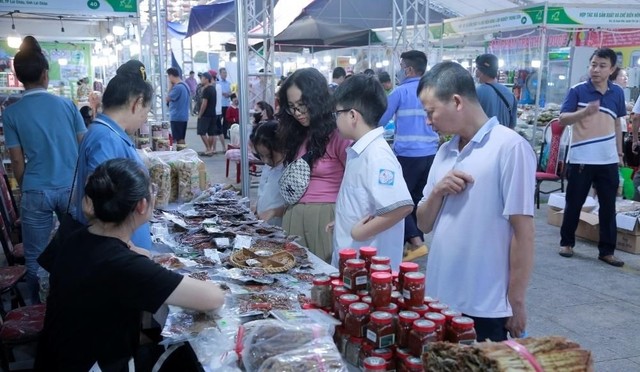 Doanh thu từ trưng bày, giới thiệu sản phẩm an toàn tỉnh Thanh Hoá đạt khoảng 18,5 tỷ đồng- Ảnh 1.