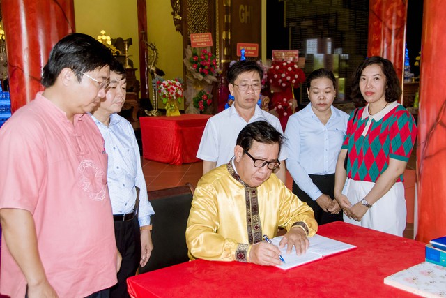 Kiên Giang: Nghệ nhân Trương Đình Chiếu trao tặng bộ đàn đá làm từ đá núi lửa- Ảnh 6.