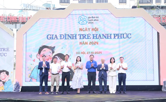 Tuyên dương 10 gia đình trẻ tiêu biểu toàn quốc năm 2024- Ảnh 2.