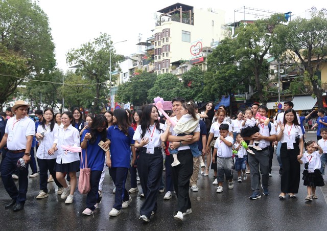 Tuyên dương 10 gia đình trẻ tiêu biểu toàn quốc năm 2024- Ảnh 3.