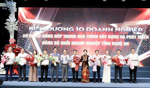 Nghệ An: Đảng ủy Khối Doanh nghiệp tôn vinh doanh nghiệp, doanh nhân tiêu biểu- Ảnh 2.