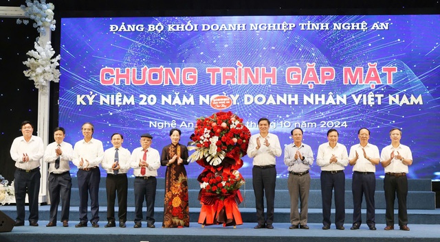 Nghệ An: Đảng ủy Khối Doanh nghiệp tôn vinh doanh nghiệp, doanh nhân tiêu biểu- Ảnh 1.